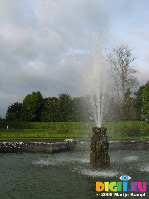 24380 Fountain at Kilkenny Castle